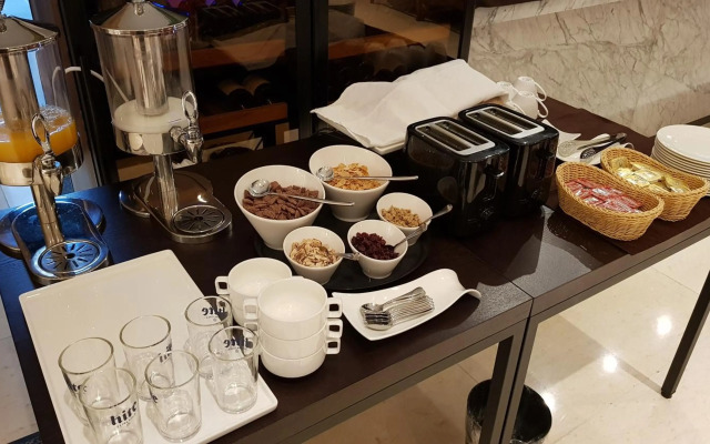 Geoje Art Nouveau Suite Hotel