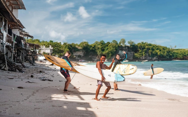 Surf & Party - Hostel Somewhere Else