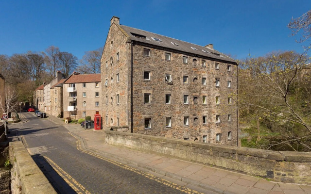 400 Dean Village Apartment