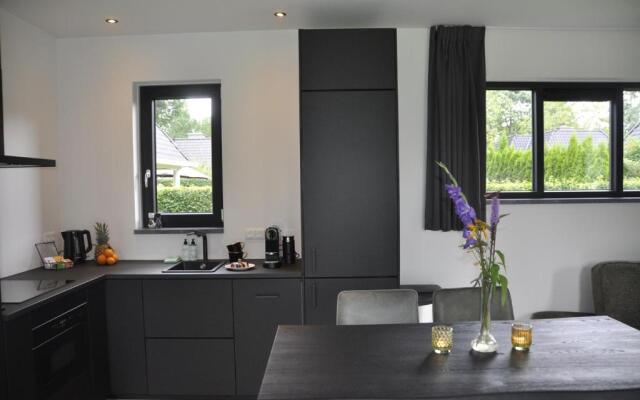 The Black Oak - Luxe bungalow met prive sauna