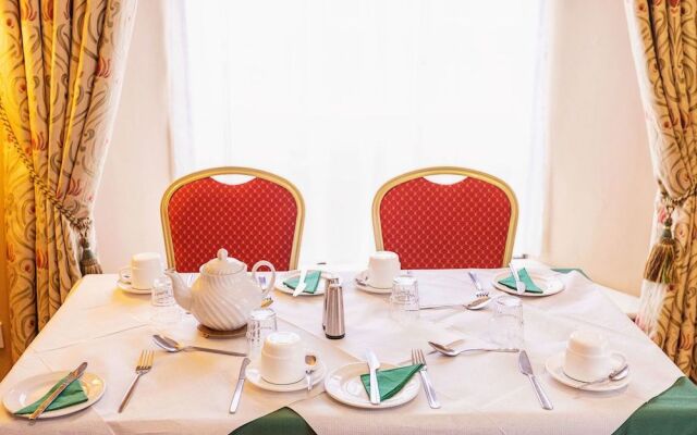 Larkin's Pub, Restaurant, and B&B