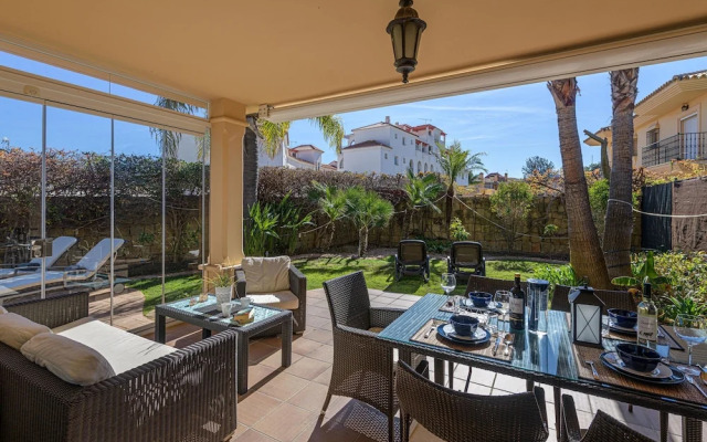 Villa Riviera in Urbanizaci n Riviera Sol