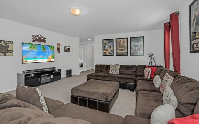 Elegant Villa W/private Pool/spa & Game Room!