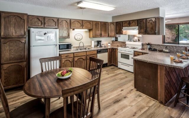 English - Three Bedroom Cabin