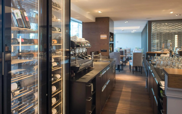 HOTEL illuster - Urban & Local