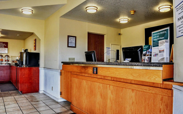 OYO Woodland Hotel and Suites