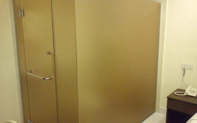 Yb One Hotel