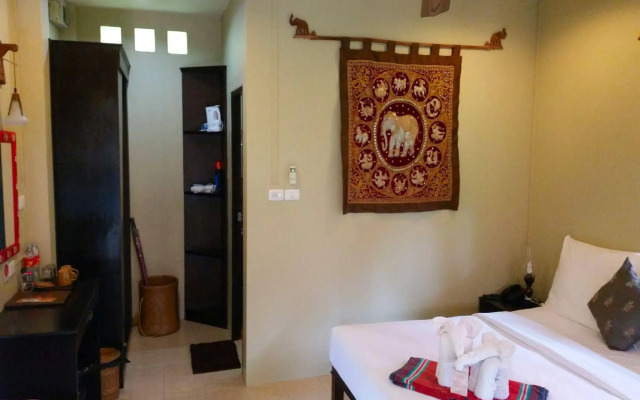 Lanta Castaway Beach Resort