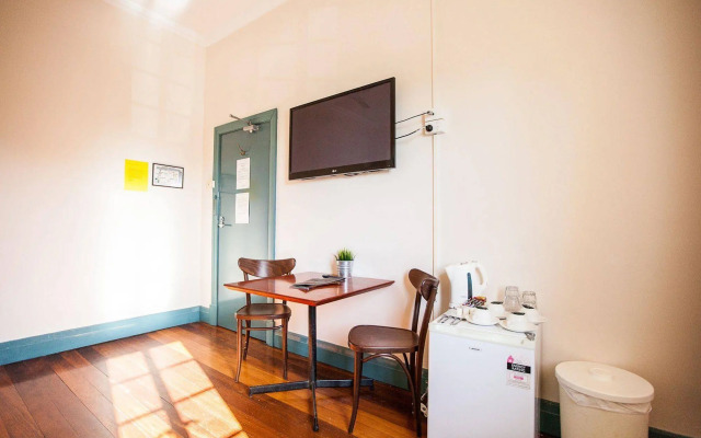 Captain Stirling Hotel