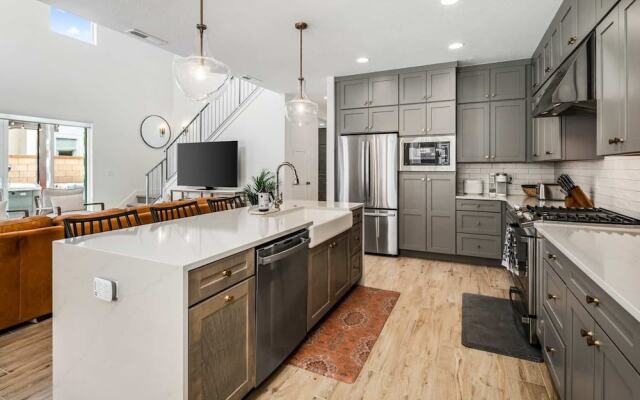 Desert Brooke 5 Bedroom Townhouse