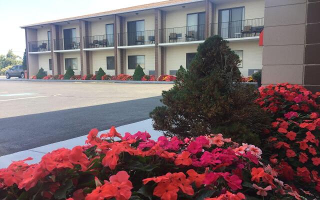 Red Roof Inn & Suites Newport – Middletown, RI