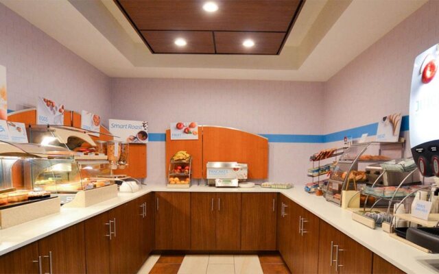 Holiday Inn Express Pittsburgh-Bridgeville by IHG