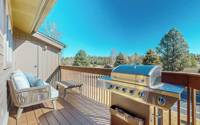 Near Hiking & Biking! Flagstaff Condo w/ Grill