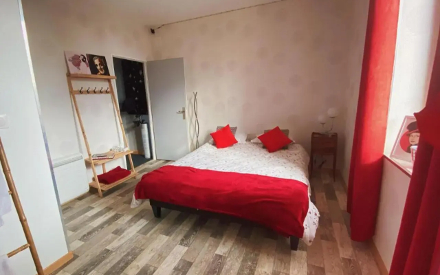 Chambres D’Hote Au Chapeau Claque Cabaret