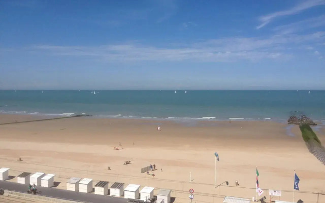 Apartment Raversijde with Seaview