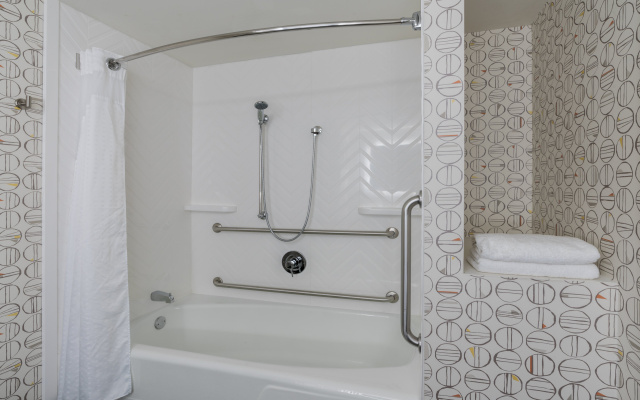 Holiday Inn & Suites Pittsfield-Berkshires by IHG