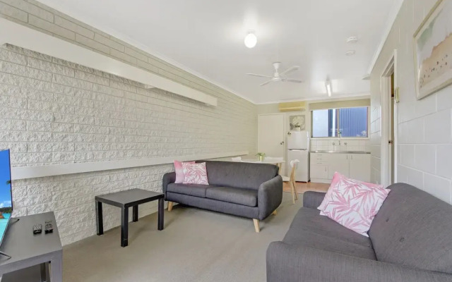 Hybiscus Waterfront Apartments