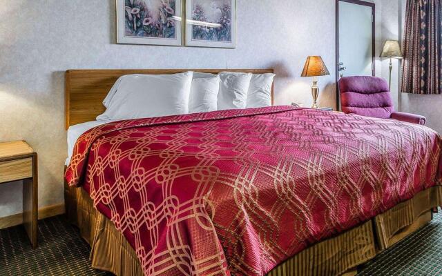 Days Inn by Wyndham Manitowoc