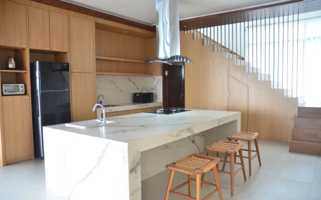 Sunshine City View Villa 6BR wth a private Heated Pool