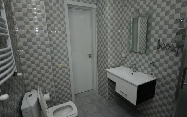 Hotel White