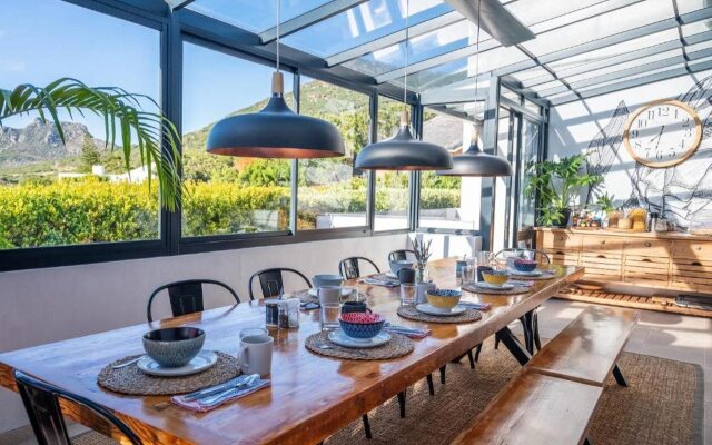 Hout & About Guest House