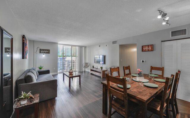 Amazing 3 BR Apartment At Brickell