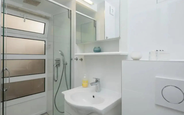 Split Center Suites