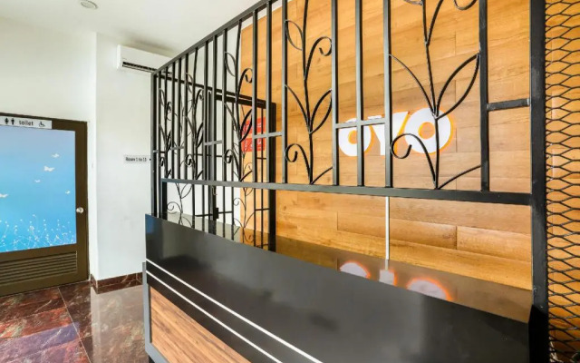 OYO 89677 Sunflower Hotel