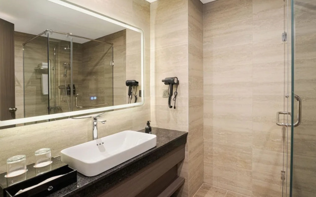 Harris Hotel & Suites Nagoya Batam