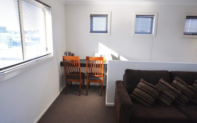 Flying Colours - Free Wifi!