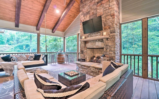 Hootenanny at Horton Creek: Creekside Escape!