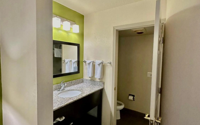 Sleep Inn & Suites Tulsa Central I-44