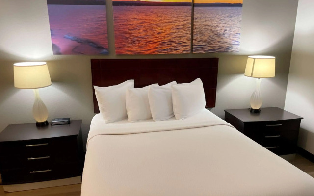 Days Inn & Suites by Wyndham Stevens Point