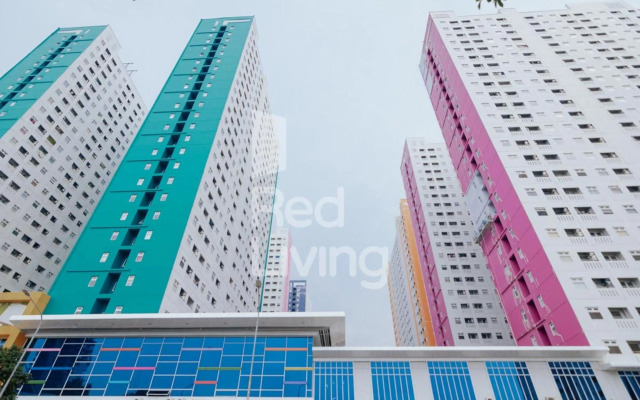 RedLiving Apartemen Green Pramuka - Family Group Tower Orchid