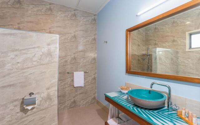 Moana Sands Lagoon Resort - Adults Only