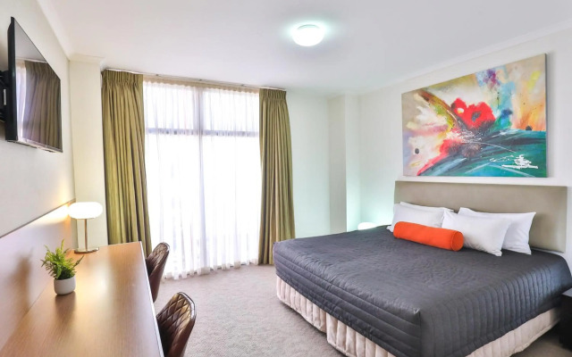 Indulge Apartments - Ontario