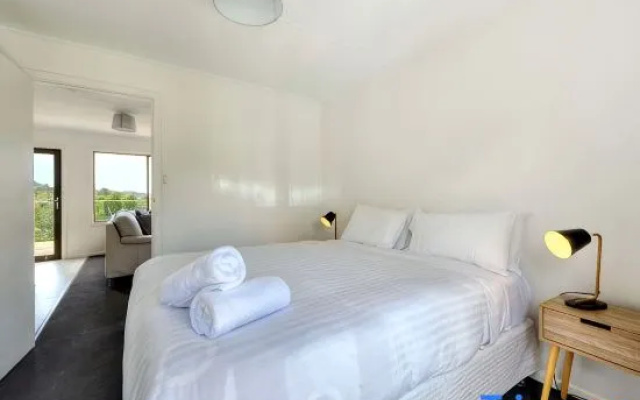 On the Beach 1 – Guest Rooms – Coles Bay