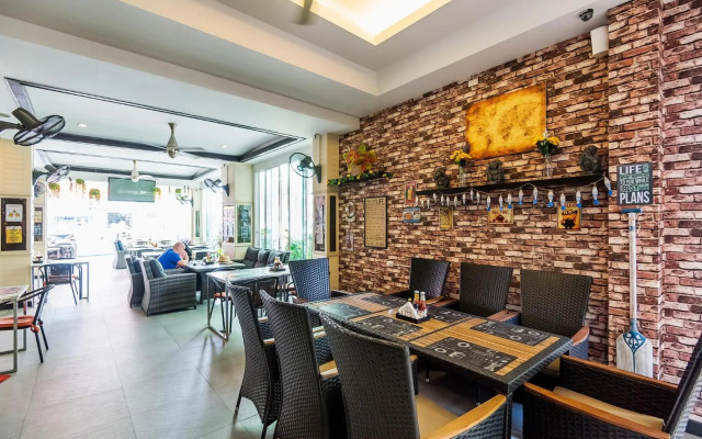 Hallo Patong Hotel & Restaurant