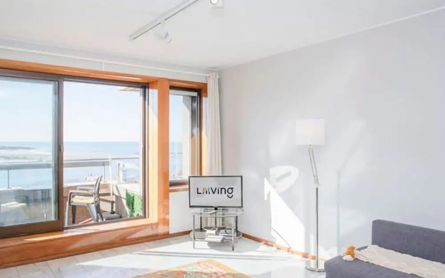 Liiiving in Porto Sea River View Apartment