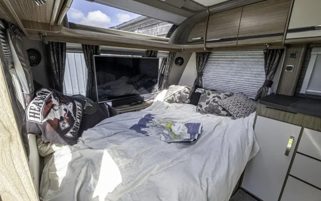 2 Double Bed Caravan - Secure Parking and Wifi