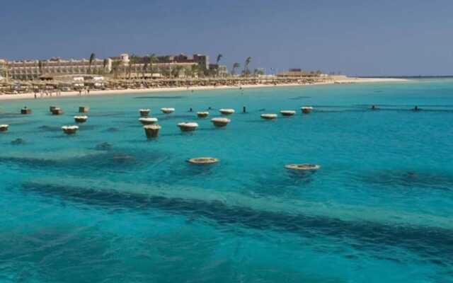 Designer Studio With Amazing Views of the Red Sea!
