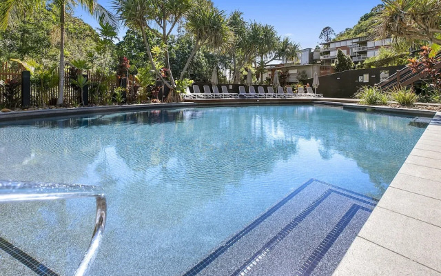 Footsteps to the Heart of Noosa and a View!