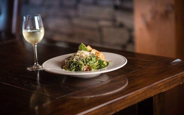 Halcyon Hot Springs Resort