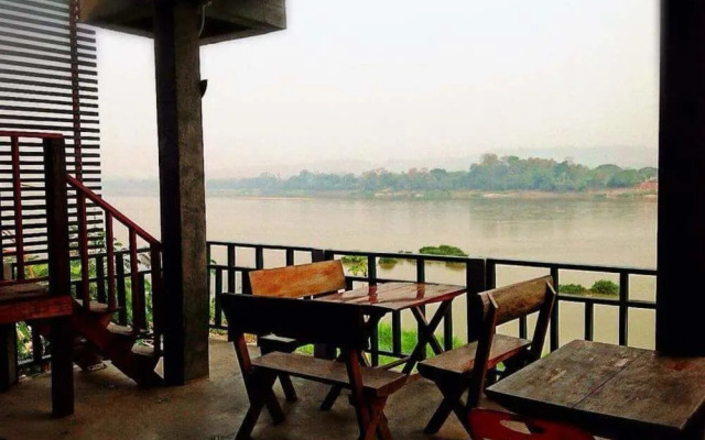 Tonkong Guesthouse & Restaurant