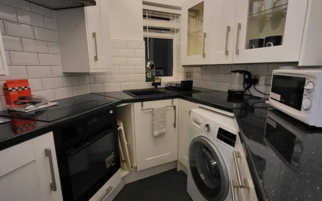 Lovely 2-bed Apartment in Grays