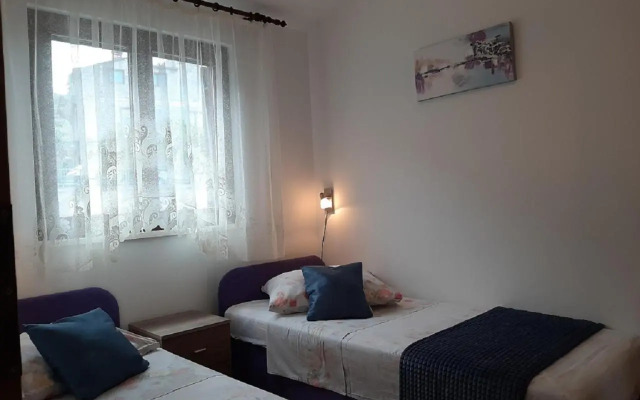 Idea Podstrana