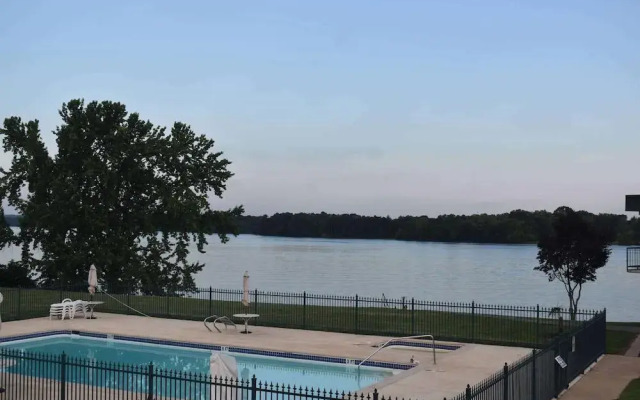 Super 8 by Wyndham Riverside AL