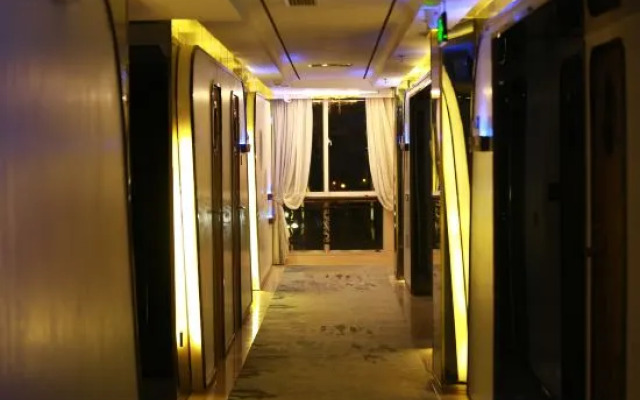 Real Madrid Yachts Holiday Hotel