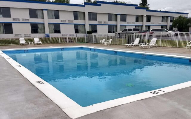 Studio 6 Suites Clarion, PA