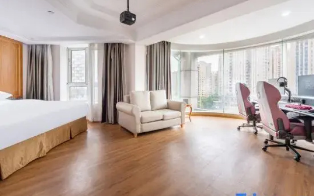 MAX E-Sports Hotel (Baolong Plaza)